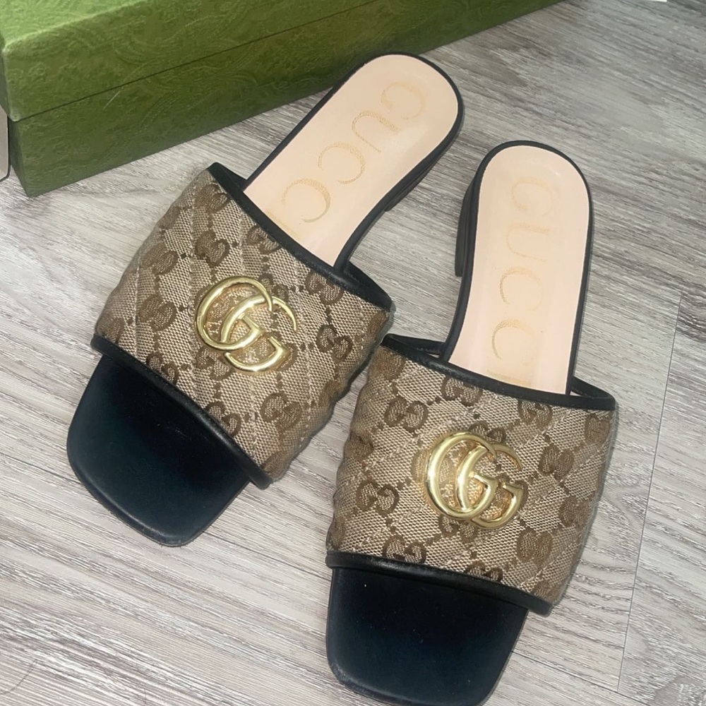 Gucci sandals size 37 women’s